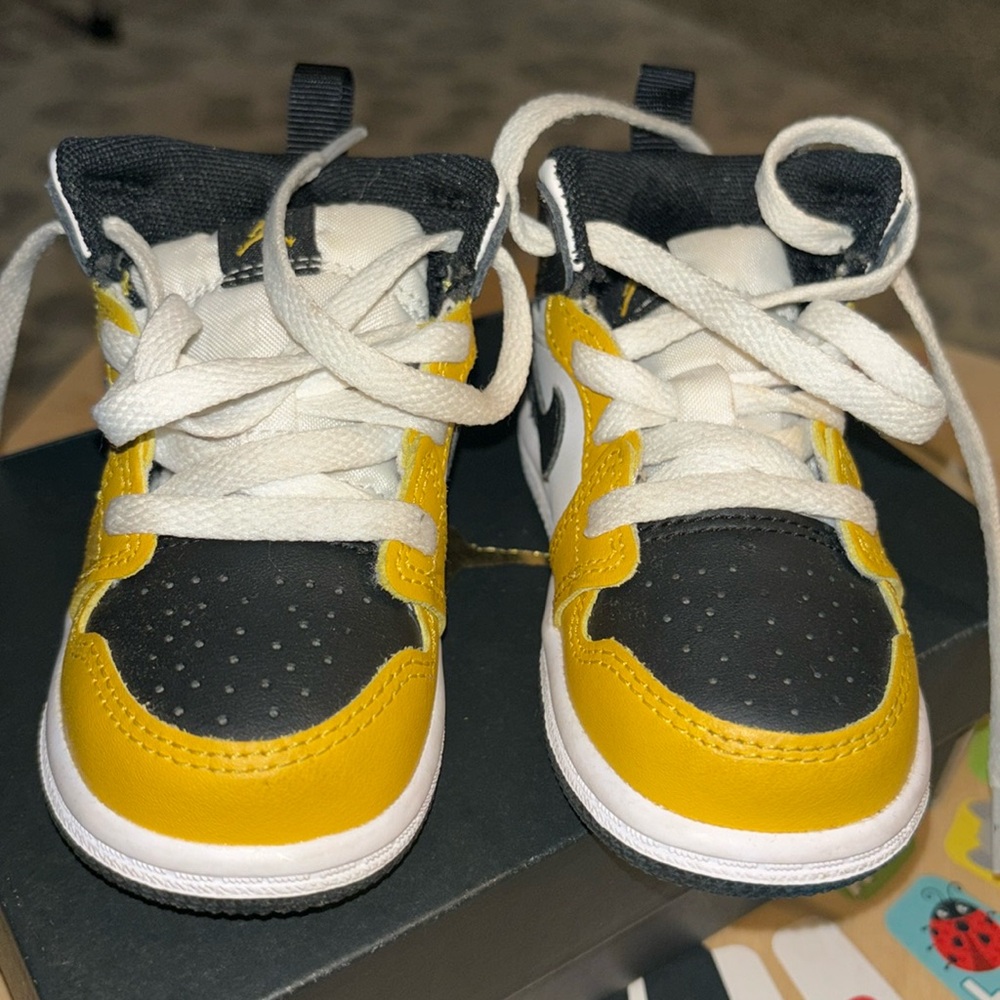 Jordan 1 MID Size 5C Yellow, Black & White